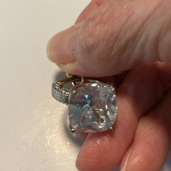 Engagement diamond ring charm. - Picture 3 of 5